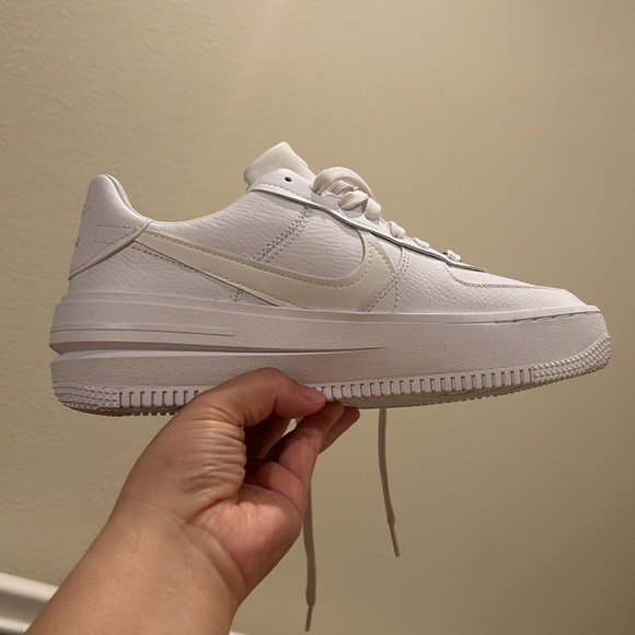 Nike Women’s Air Force 1 AF1 PLT.AF.ORM Sneakers - US Women’s Size 9 - Picture 9 of 10